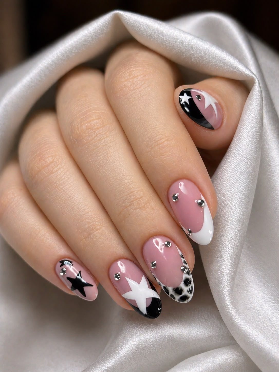 Yıldız desenli nail art